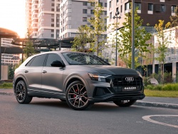    Audi Q8 S-line